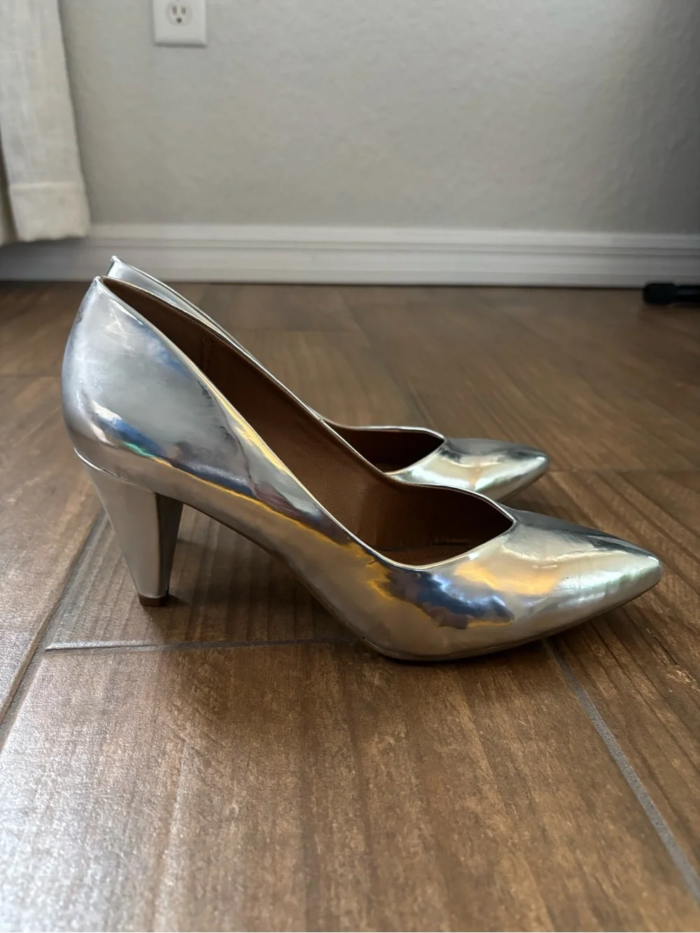 LFL Lust For Life Women's LL-MOXXIE Pump Pointed Toe Silver Patent Dress Pumps